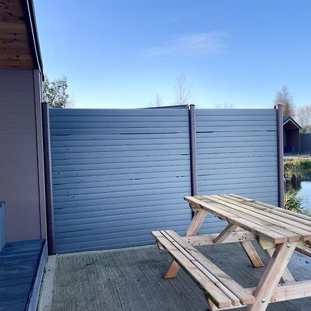 בוסטון Lakeside Fishing Retreats מראה חיצוני תמונה